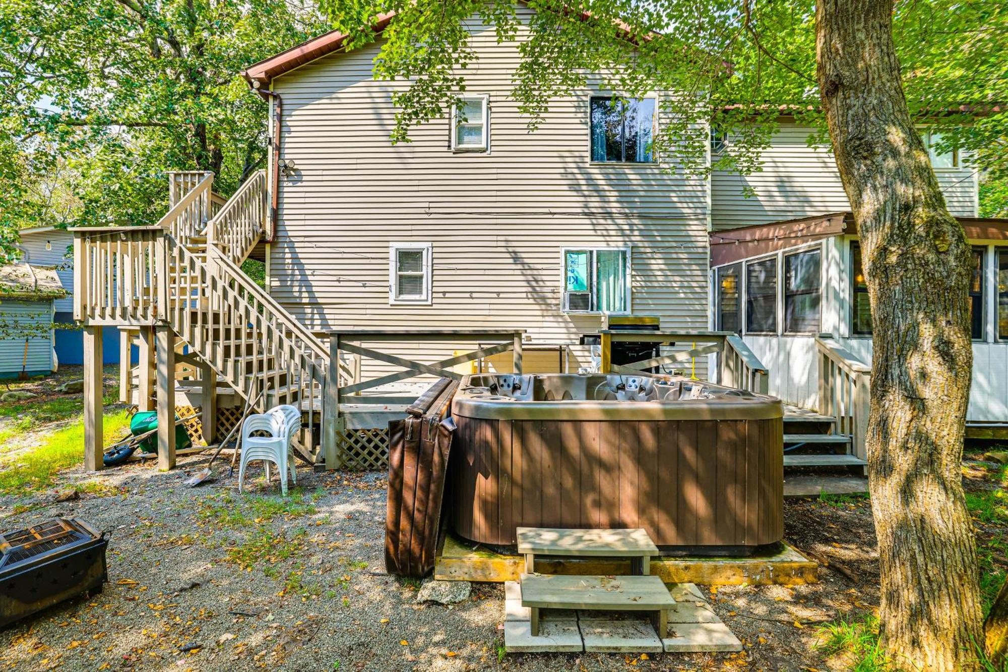 Pocono Getaway Hot Tub, Community Access! Tobyhanna