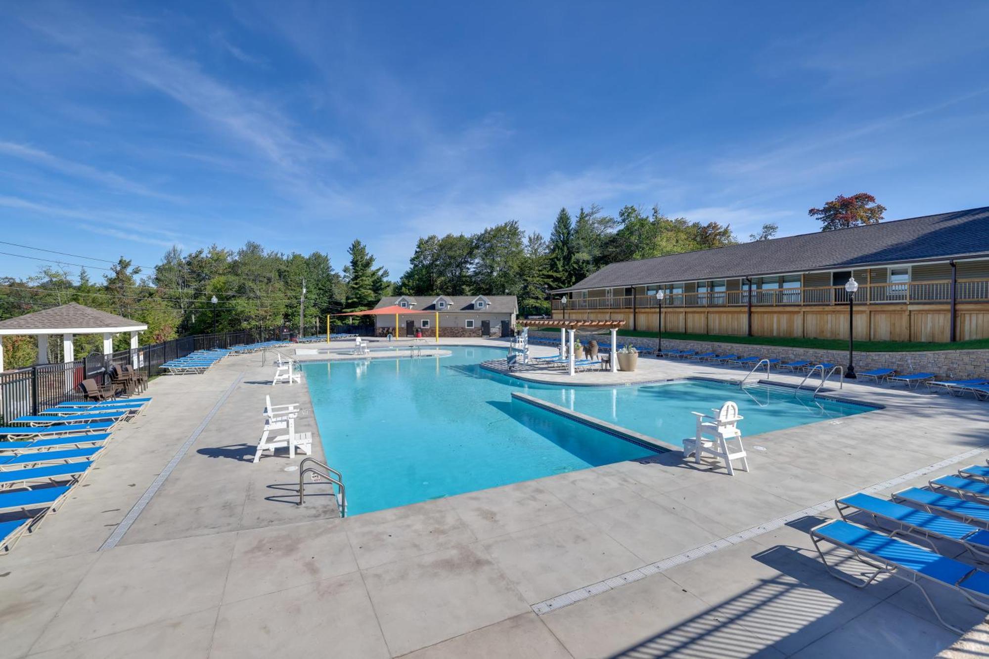 Holiday home Pocono Getaway Hot Tub, Community Access! *