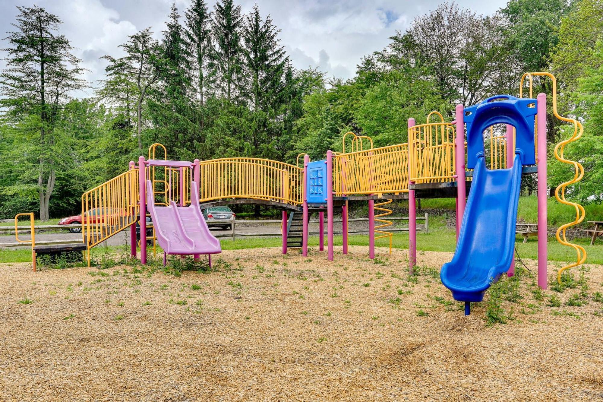 Pocono Getaway Hot Tub, Community Access! Tobyhanna