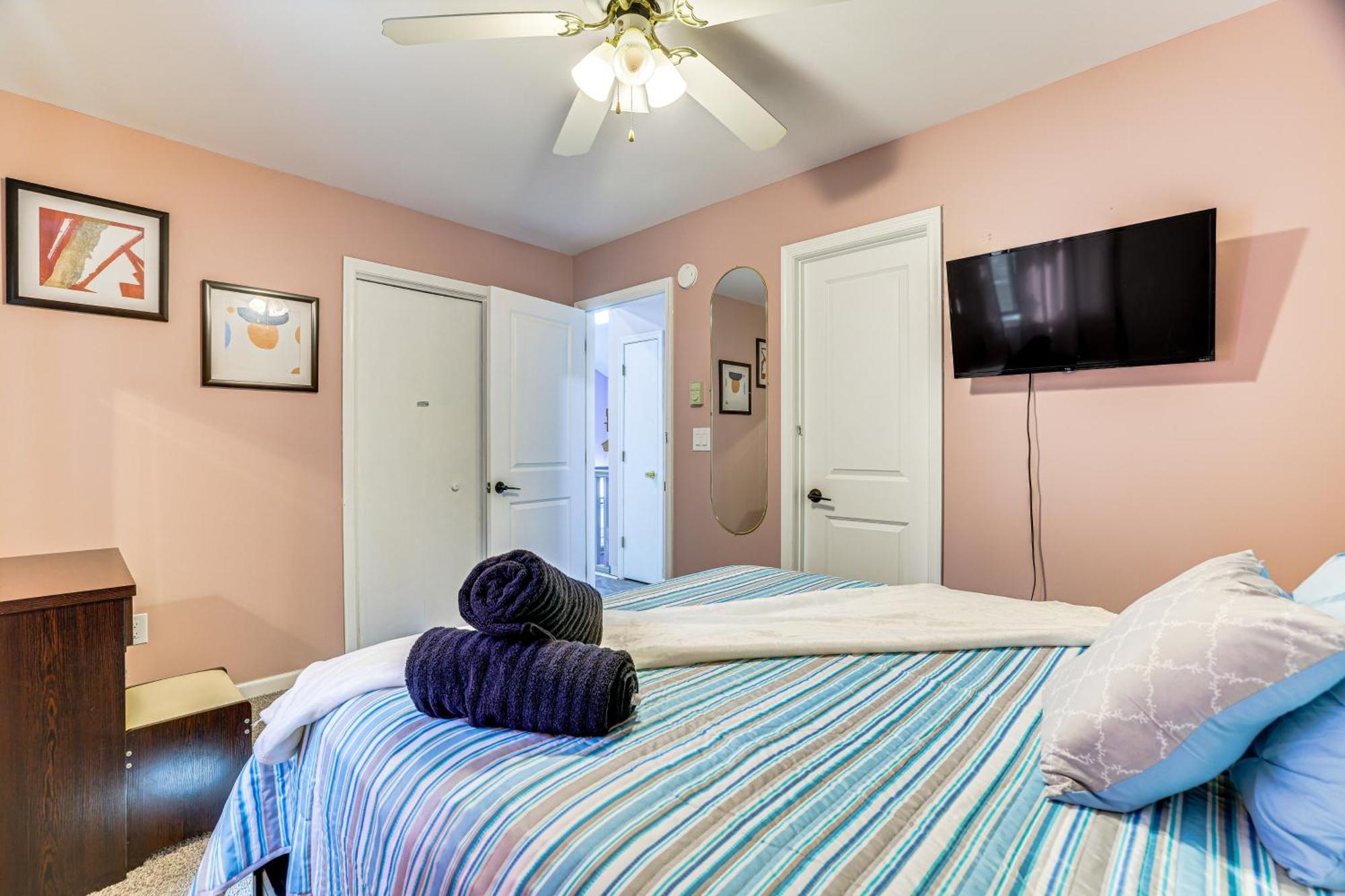 Holiday home Pocono Getaway Hot Tub, Community Access!