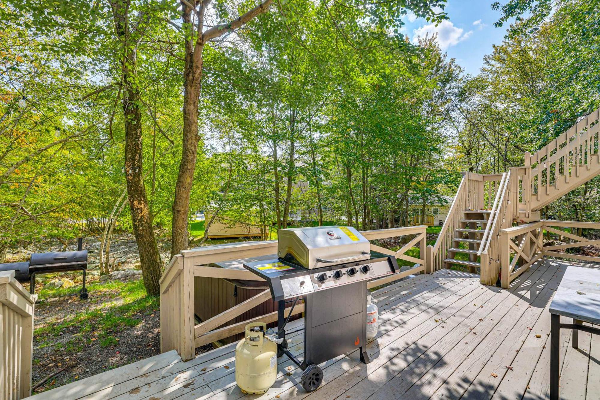 Pocono Getaway Hot Tub, Community Access! Holiday home *