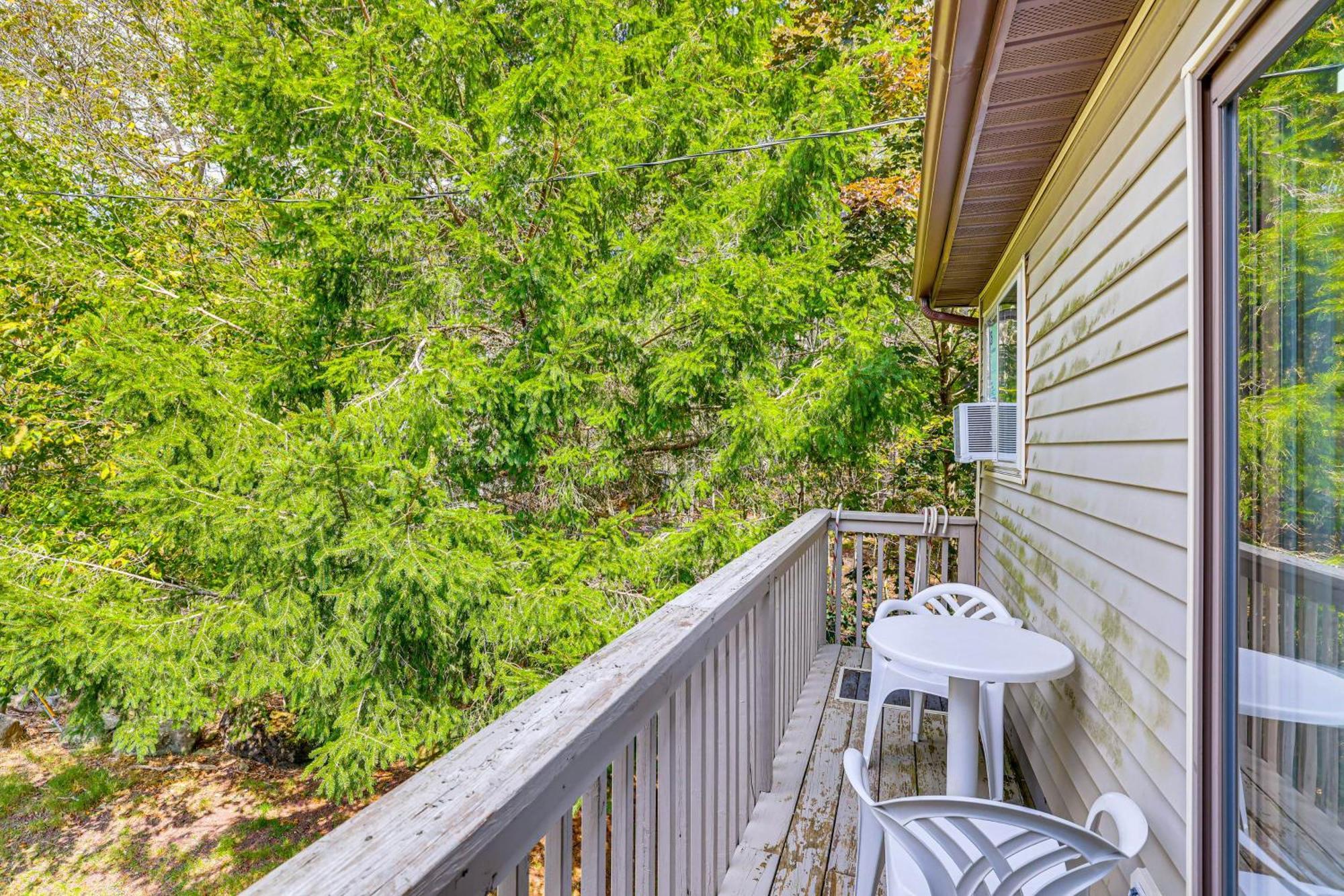 Pocono Getaway Hot Tub, Community Access! Holiday home